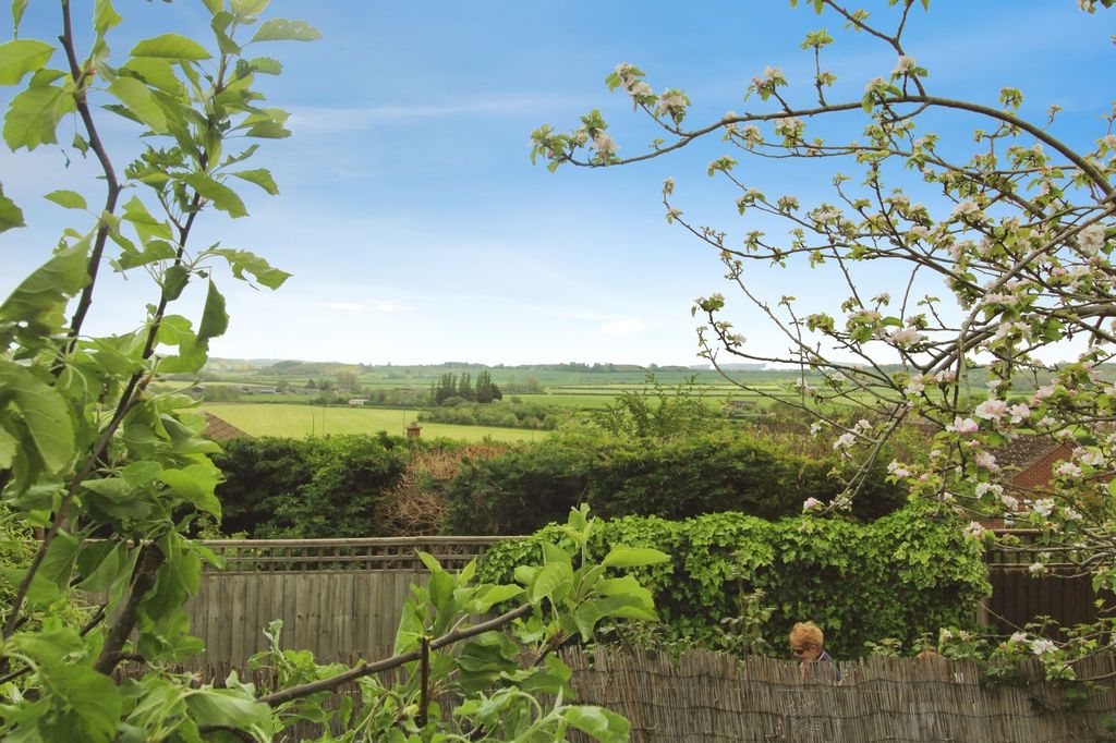 Additional image 4 of 3 bed semi-detached house for saleThe Dormers, Highworth SN6