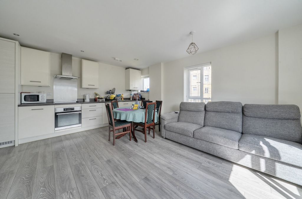 Additional image 9 of 2 bed flat for saleFleming Place, Bracknell RG12
