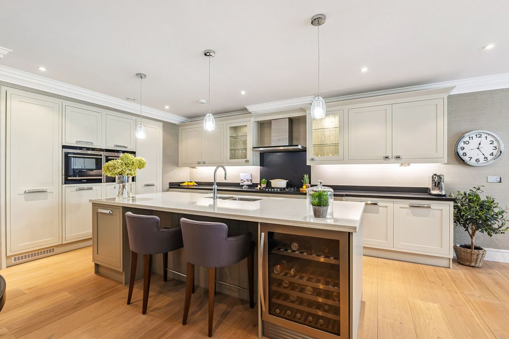 Additional image 3 of 2 bed flat for saleWindsor Road, Ascot SL5