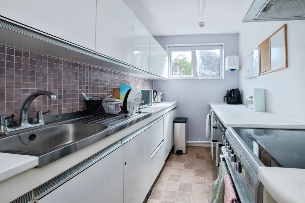 Additional image 14 of 6 bed detached house for saleLyndhurst Road, Salisbury SP5