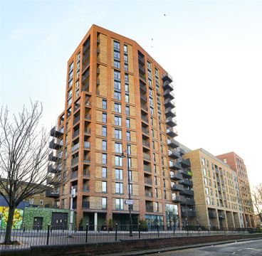 Ron Leighton Way, East Ham E6, Studio for sale
