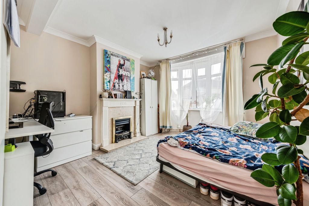 Additional image 6 of 3 bed semi-detached house for saleCopse Avenue, Swindon SN1