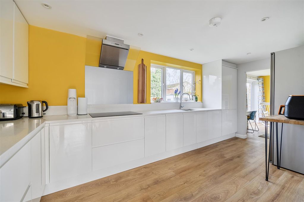 Additional image 2 of 4 bed link detached house for saleLyneham Road Crowthorne, Berkshire RG45
