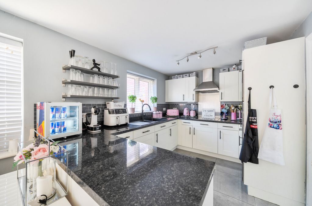 Additional image 19 of 5 bed detached house for salePolesdon Avenue, Coate, Swindon SN3