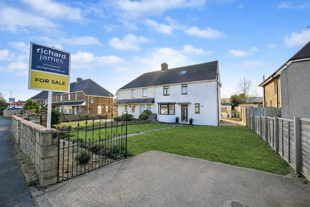 4 bed semi-detached house for saleErmin Street, Blunsdon, Swindon SN26