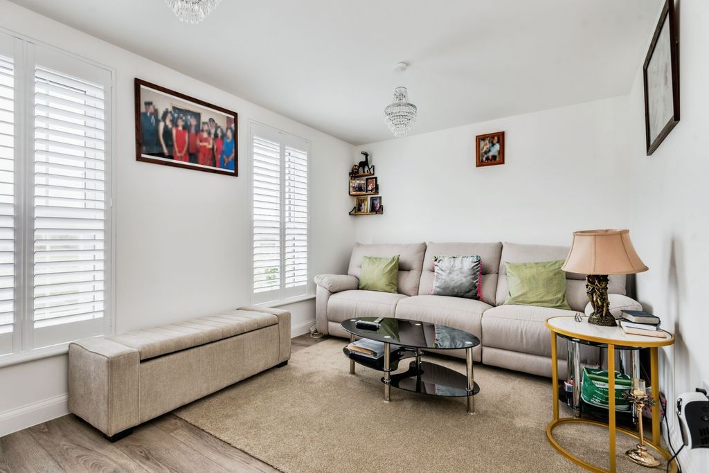 Additional image 4 of 4 bed detached house for saleScott Way, Swindon SN1