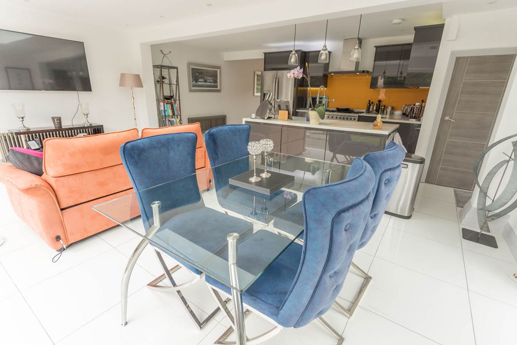Additional image 7 of 3 bed detached house for saleMansfield Place, Ascot, Berkshire SL5