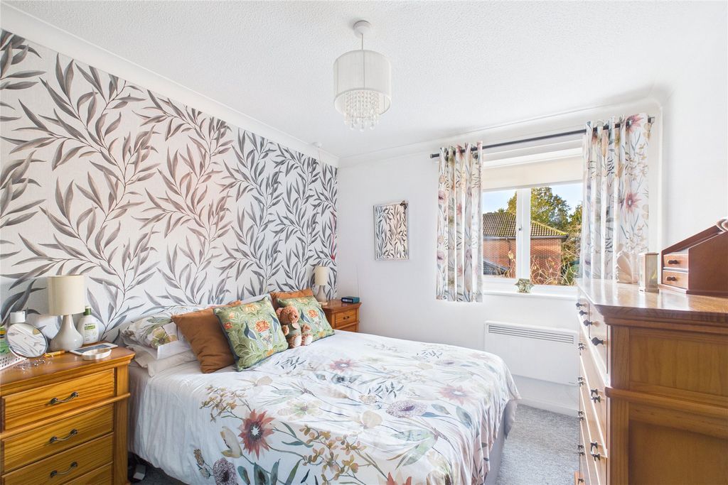 Additional image 5 of 2 bed flat for saleHuntsgreen Court, Bracknell, Berkshire RG12