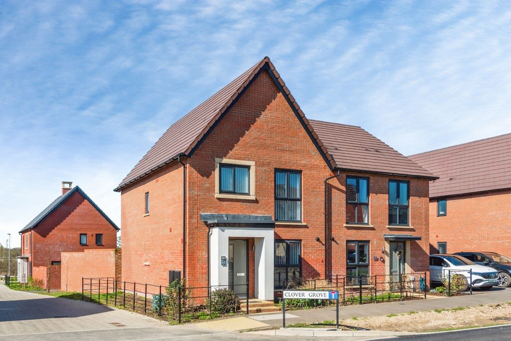 3 bed semi-detached house for saleRedlands Way, Redlands Village, Swindon, Wiltshire SN3