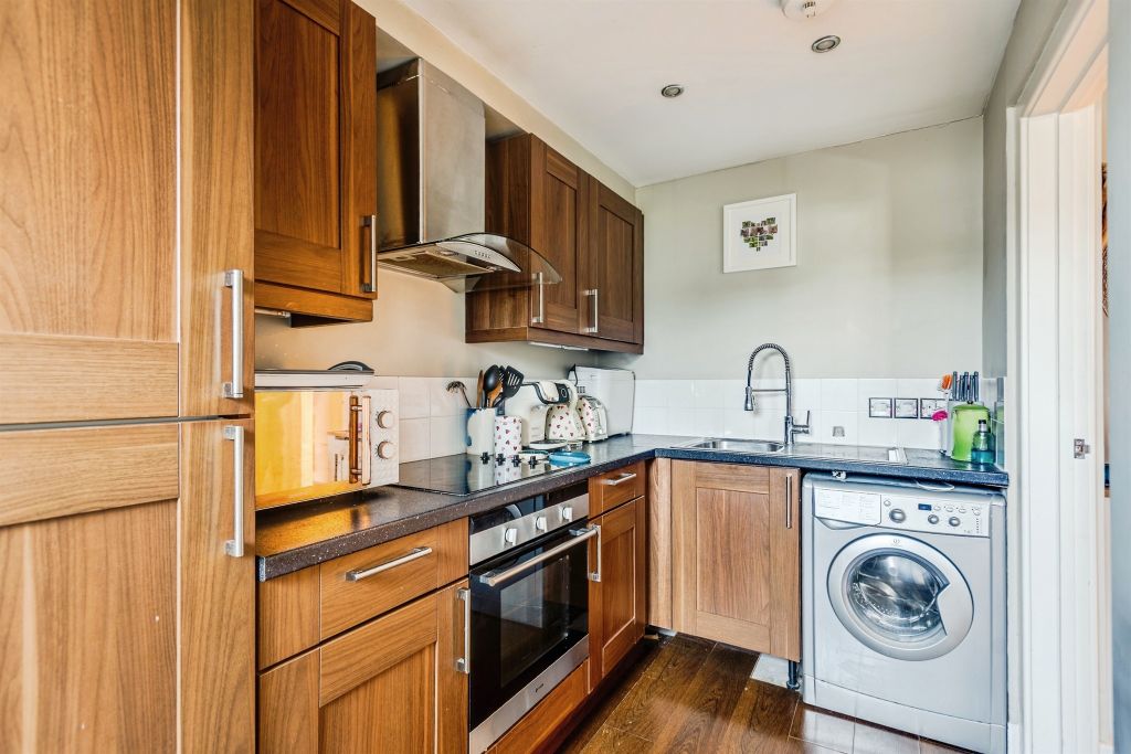 1 bed flat for saleThomas Street, Swindon SN2 photo 2