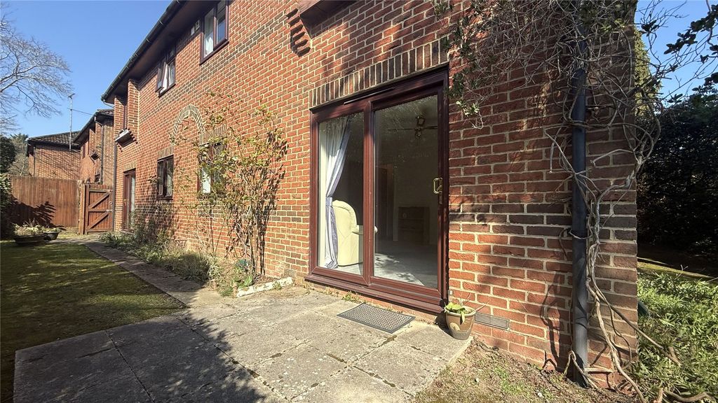 Additional image 7 of 2 bed flat for saleHuntsgreen Court, Bracknell, Berkshire RG12