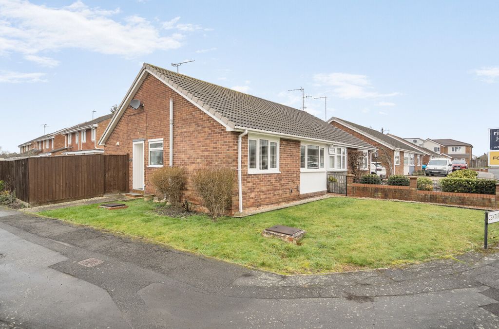 2 bed semi-detached house for saleCenturion Way, Coleview, Swindon SN3