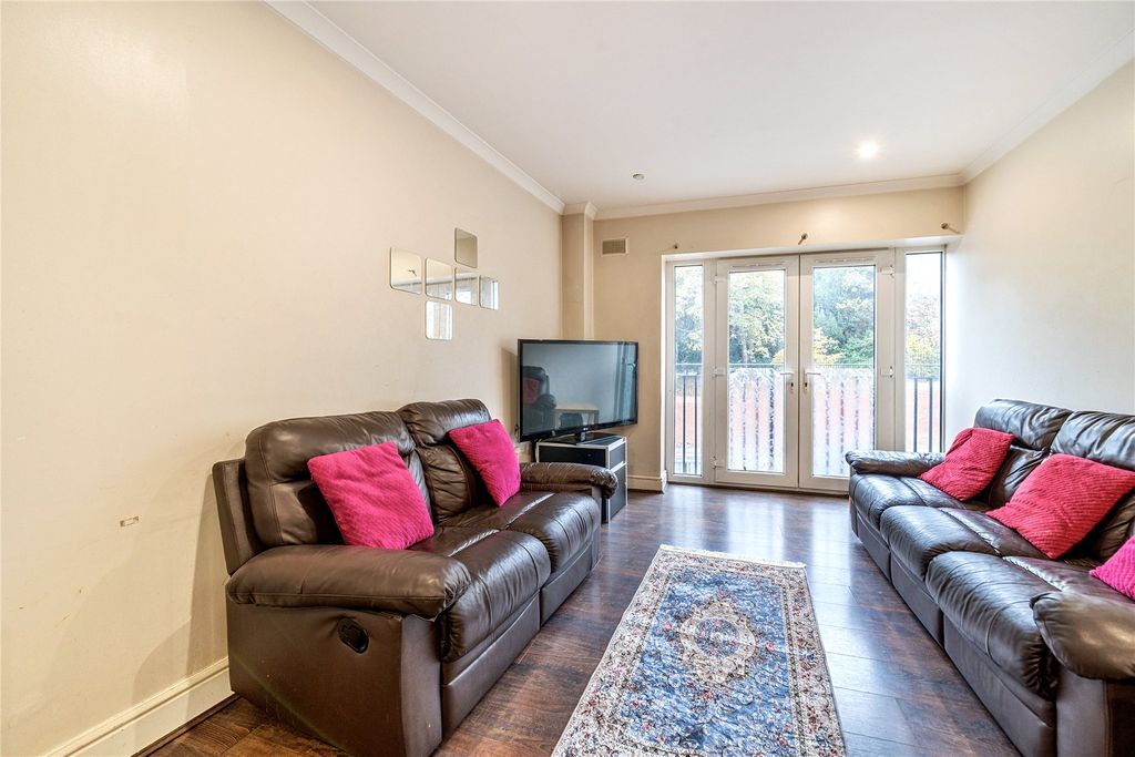 Additional image 4 of 2 bed flat for saleCamberley, Surrey GU15
