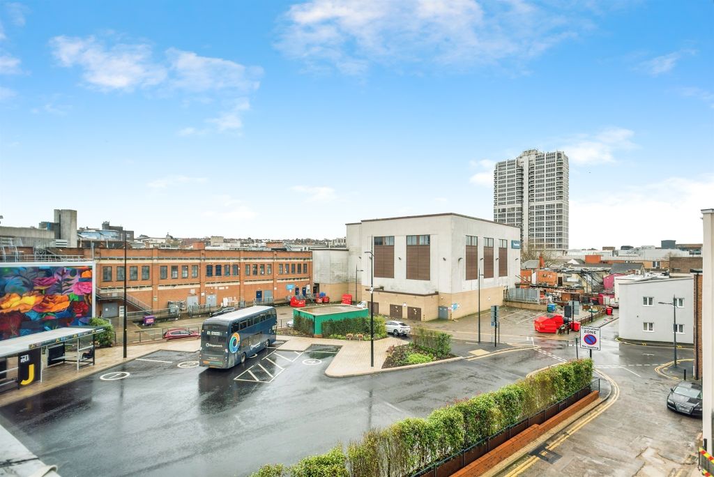Studio for saleFleming Way, Swindon SN1 photo 4