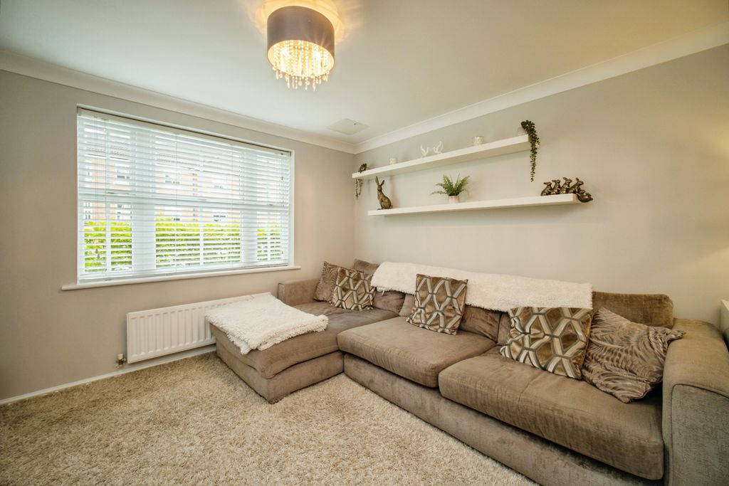Additional image 12 of 2 bed flat for saleSycamore Rise, Bracknell RG12