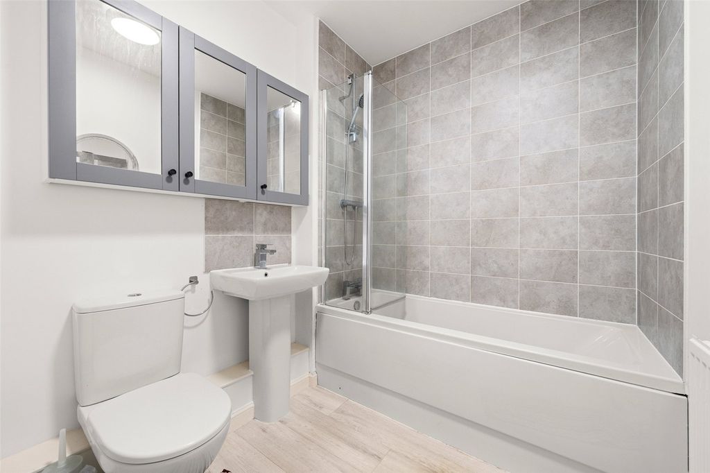 Additional image 7 of 1 bed flat for saleEdrich Grange, Crowthorne, Berkshire RG45