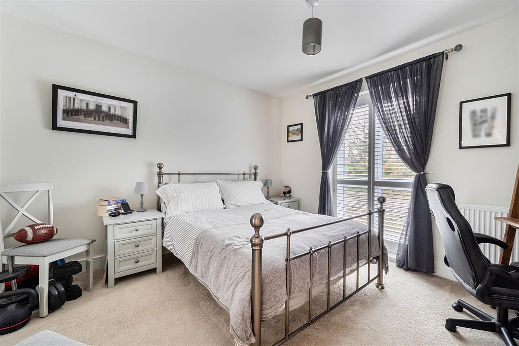 Additional image 16 of 3 bed detached house for saleStirling Close Crowthorne, Berkshire RG45