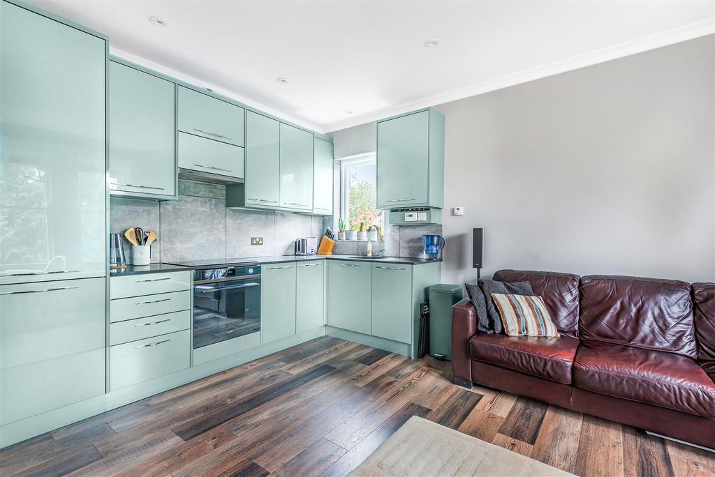 Additional image 3 of 2 bed flat for saleDukes Ride, Crowthorne, Berkshire RG45