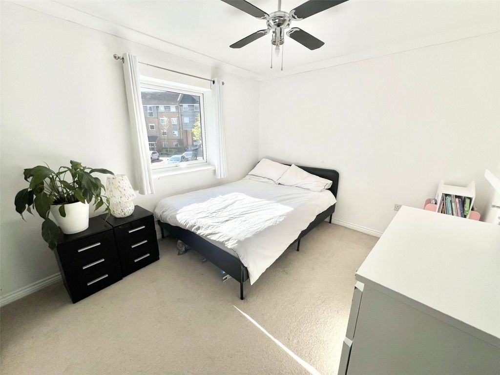 Additional image 10 of 2 bed flat for saleChain Court, Old Town, Swindon SN1