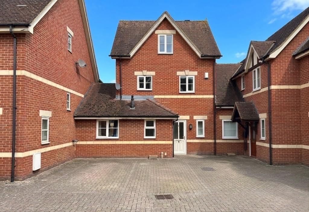 3 bed terraced house for saleMaud Heath Court, Chippenham SN15