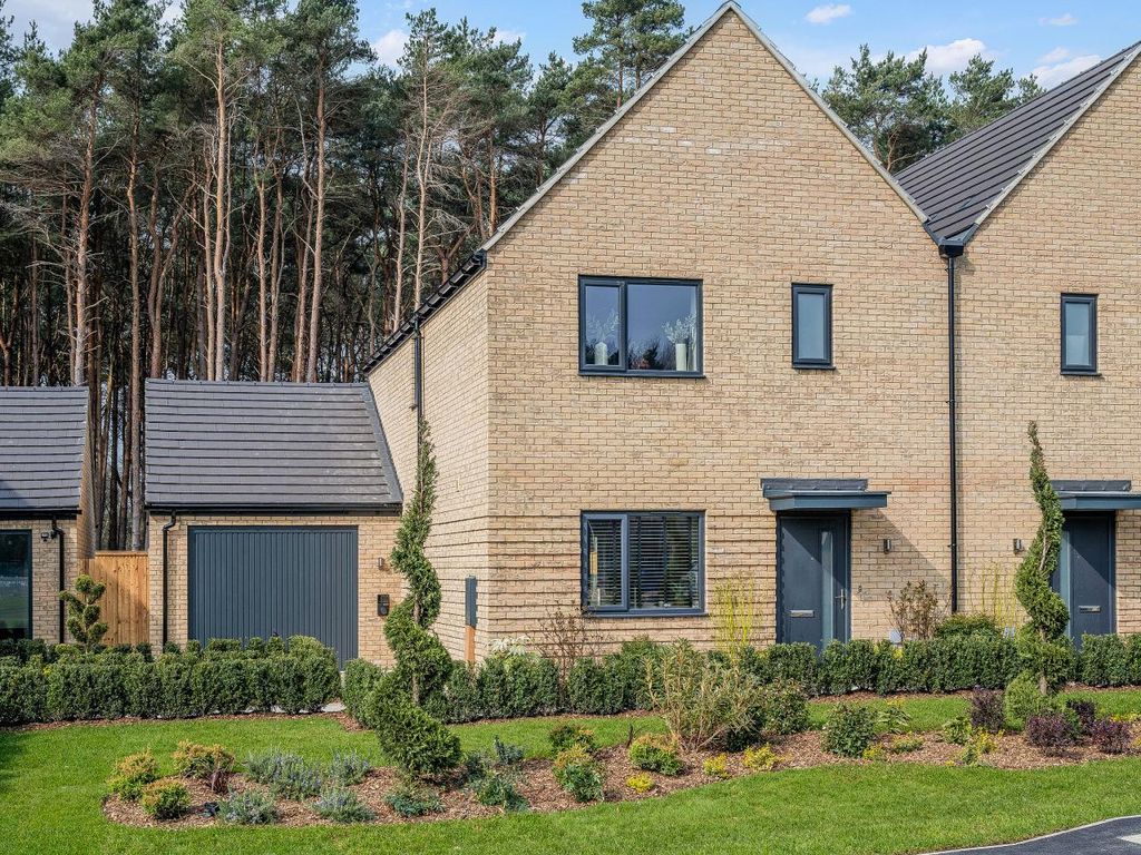 3 bed semi-detached house for sale1 Bream Way, Wokingham RG40
