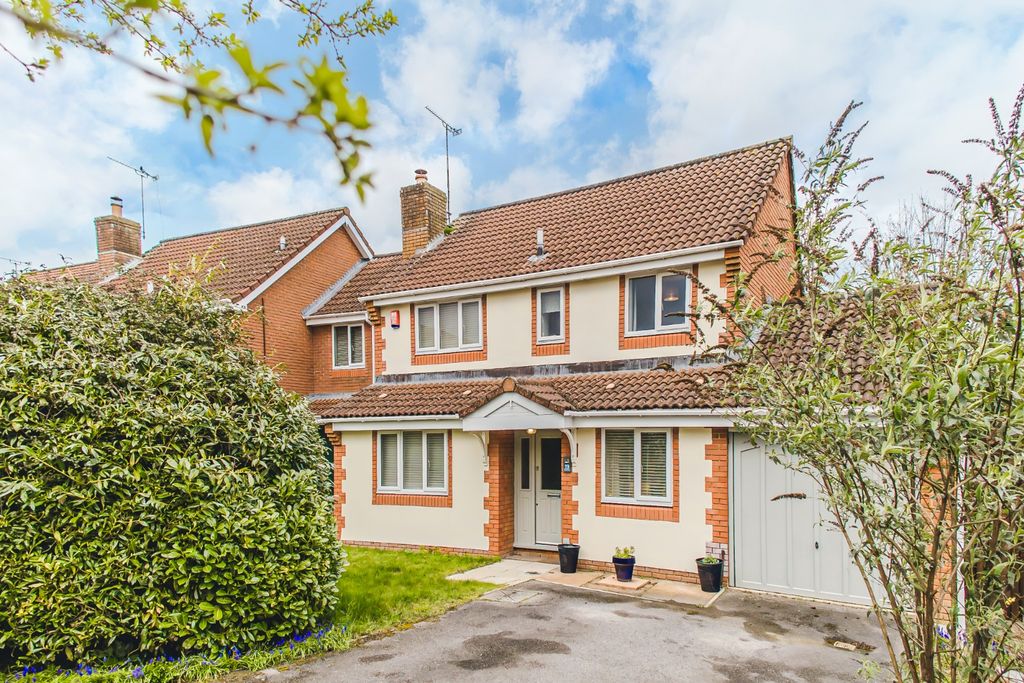 4 bed detached house for saleRussley Close, Peatmoor, Swindon, Wiltshire SN5