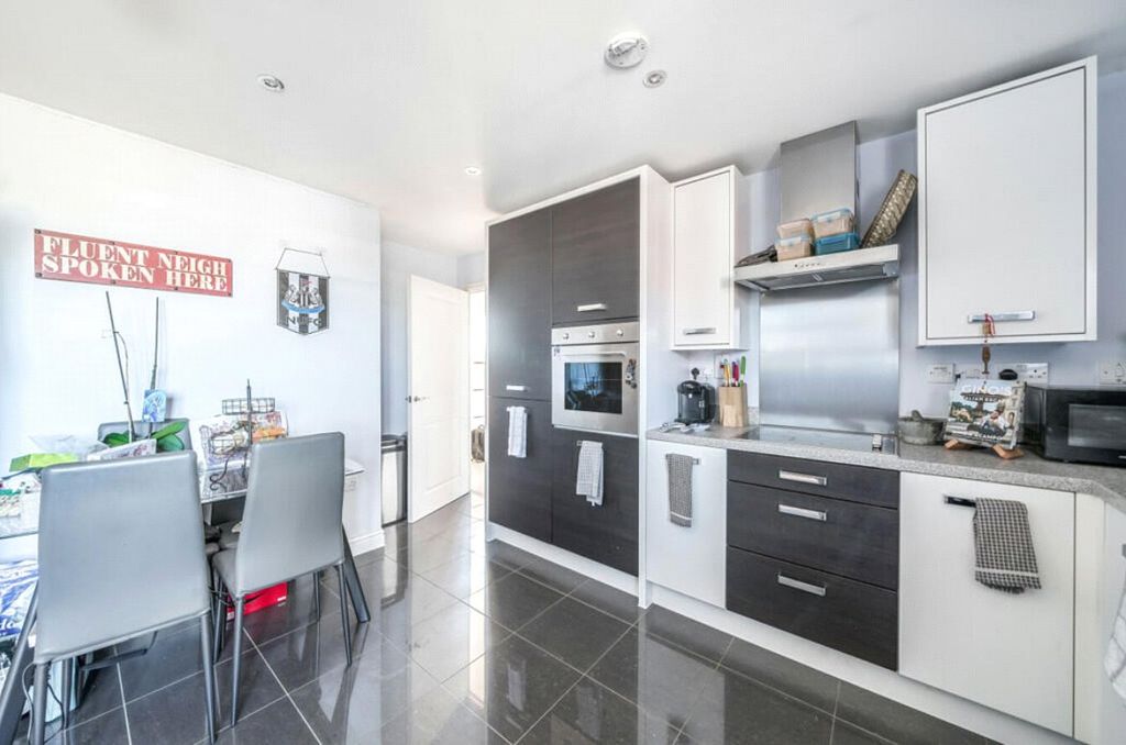 Additional image 6 of 2 bed flat for saleFlycatcher Keep, Bracknell, Berkshire RG12