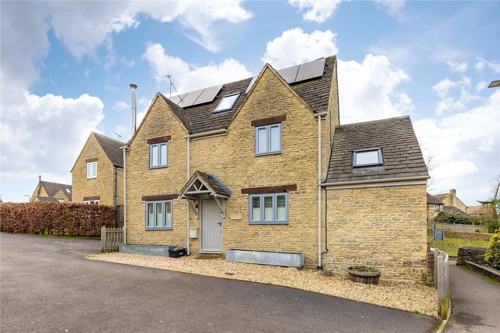 3 bed detached house for saleThe Oaks, Kemble, Cirencester, Gloucestershire GL7