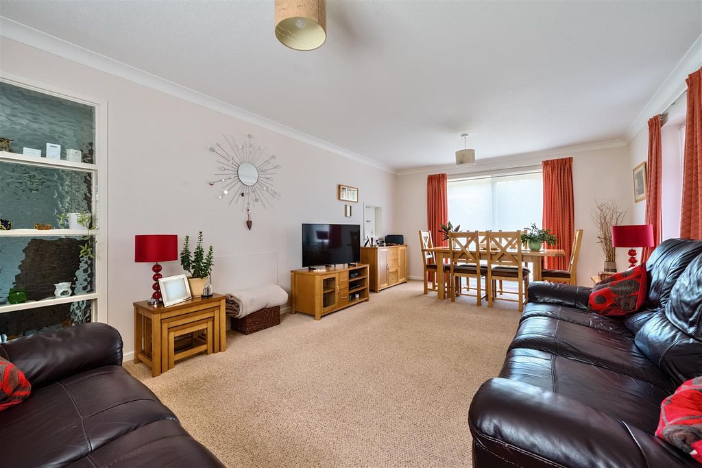 Additional image 7 of 3 bed detached bungalow for saleWiltshire Avenue, Crowthorne, Berkshire RG45