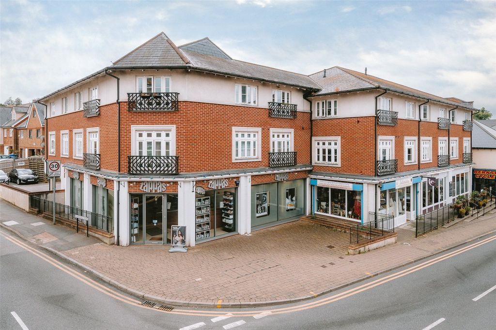 Additional image 8 of 2 bed flat for saleCambridge Road, Crowthorne, Berkshire RG45