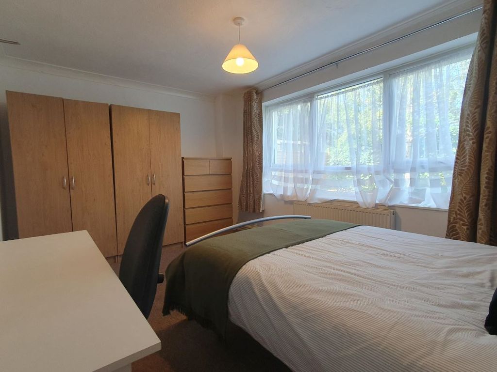 Additional image 7 of 6 bed terraced house for sale2 Aysgarth, Bracknell, Berkshire RG12