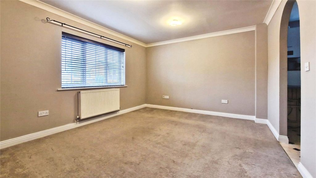 Additional image 2 of 2 bed flat for saleRoebuck Estate, Binfield, Bracknell, Berkshire RG42
