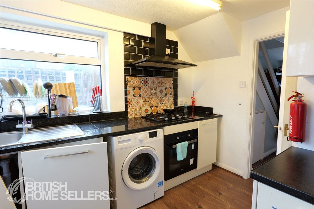 Additional image 2 of 3 bed semi-detached house for saleHewitt Close, Swindon, Wiltshire SN3