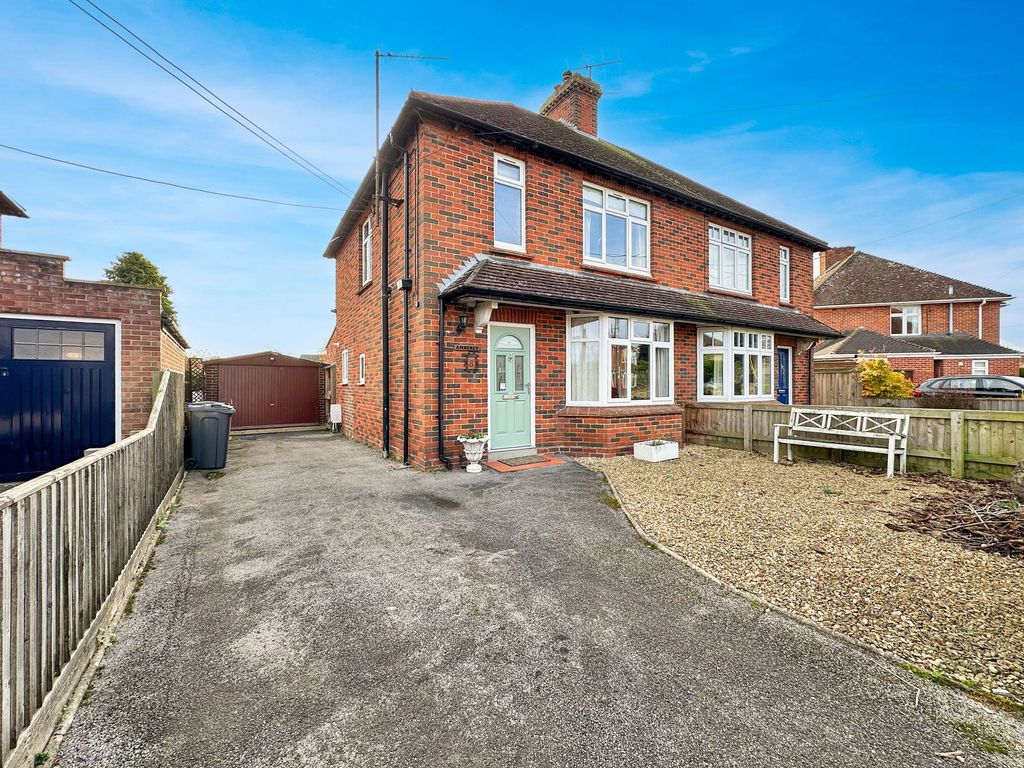 3 bed semi-detached house for saleEastleigh Road, Devizes SN10