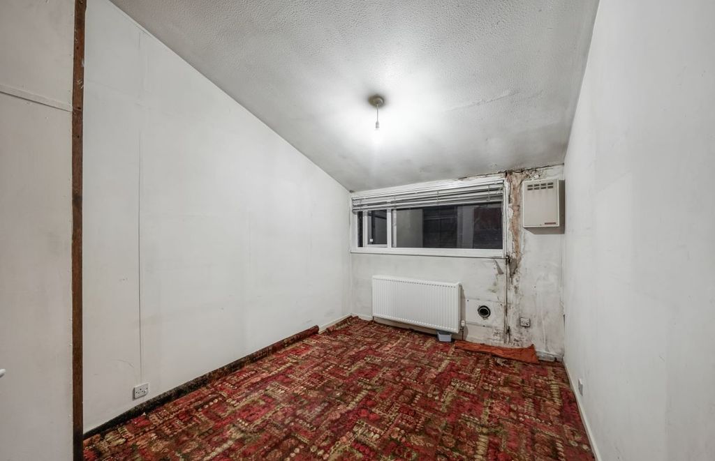 Additional image 4 of 3 bed terraced house for sale11 Lingwood, Bracknell, Berkshire RG12