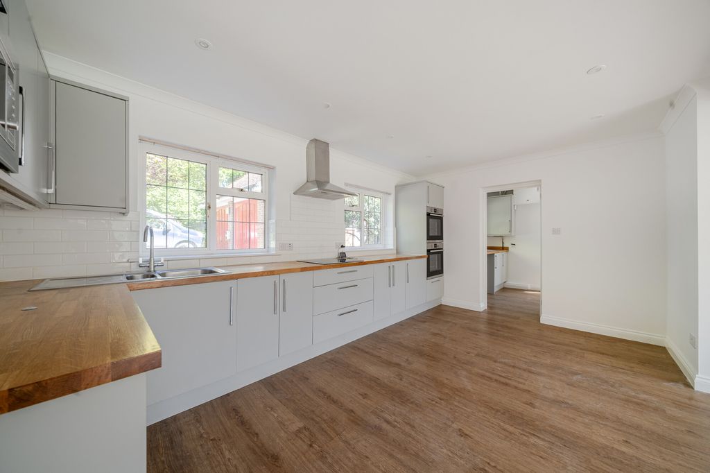 Additional image 10 of 5 bed detached house for saleBath Road, Marlborough SN8