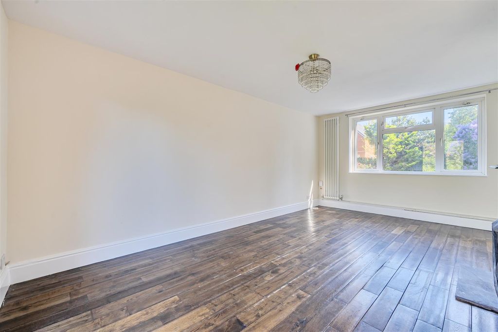 Additional image 3 of 3 bed semi-detached house for saleCricket Field Grove, Crowthorne, Berkshire RG45