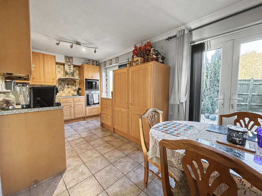 4 bed semi-detached house for saleDelamere Drive, Swindon, 4 SN3