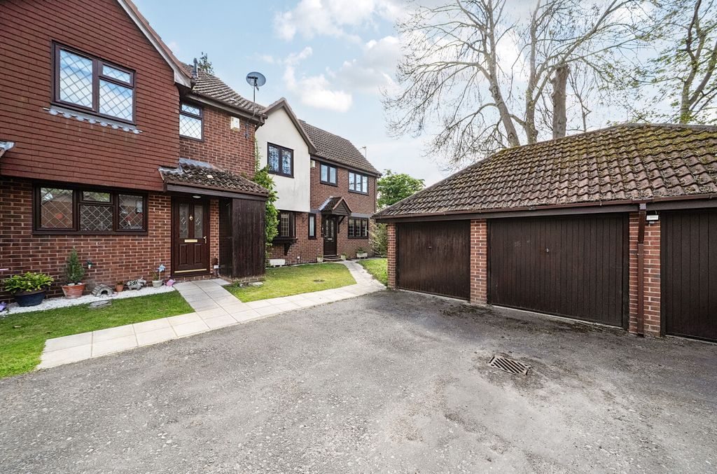 Additional image 17 of 3 bed end terrace house for saleStevenson Drive, Binfield, Bracknell RG42