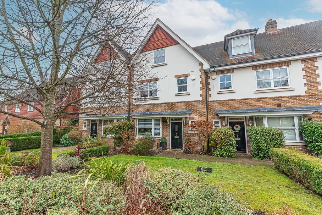 4 bed town house for saleGatcombe Crescent, Ascot, Berkshire SL5