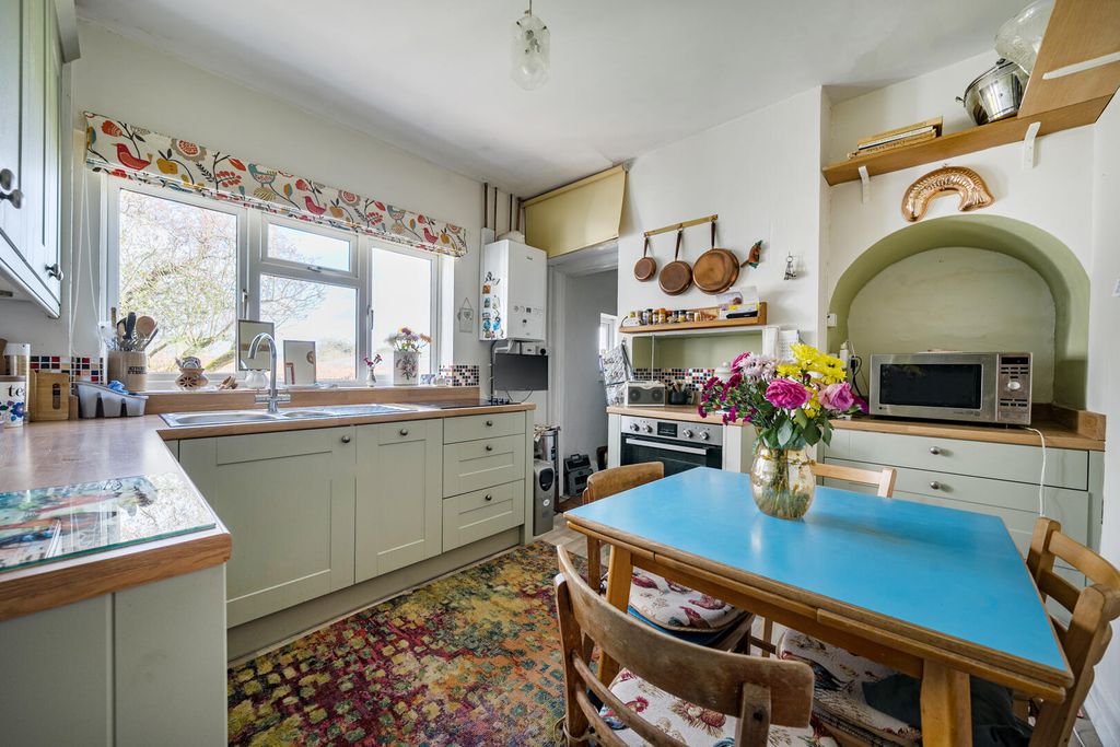3 bed semi-detached house for saleDevizes Road, Bromham SN15 photo 5
