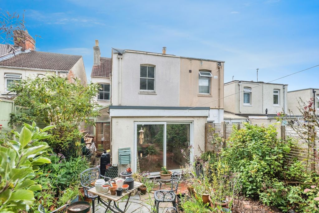 Additional image 12 of 4 bed semi-detached house for saleKingshill Road, Swindon, Wiltshire SN1