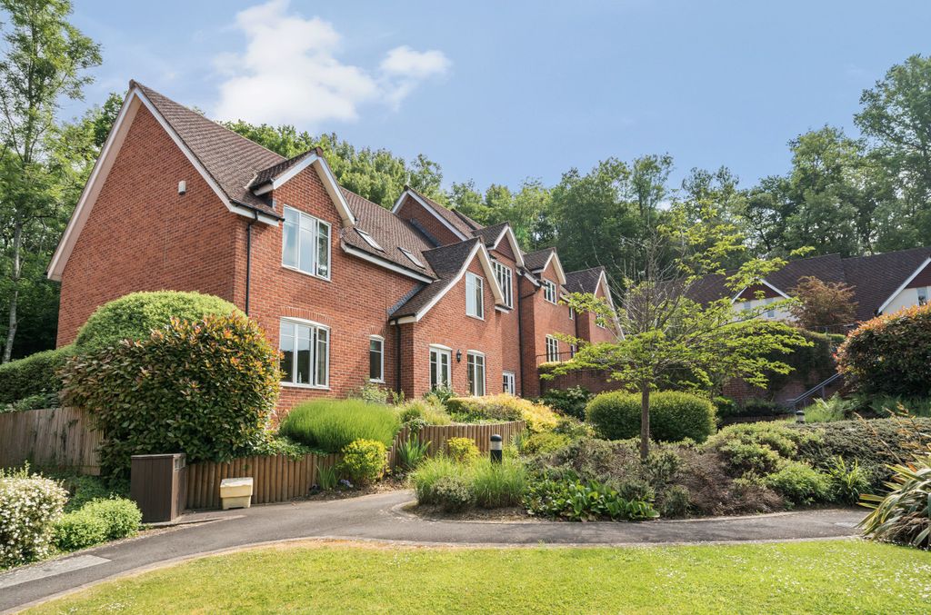 2 bed flat for saleSalisbury Road, Sherfield English, Romsey, Hampshire SO51
