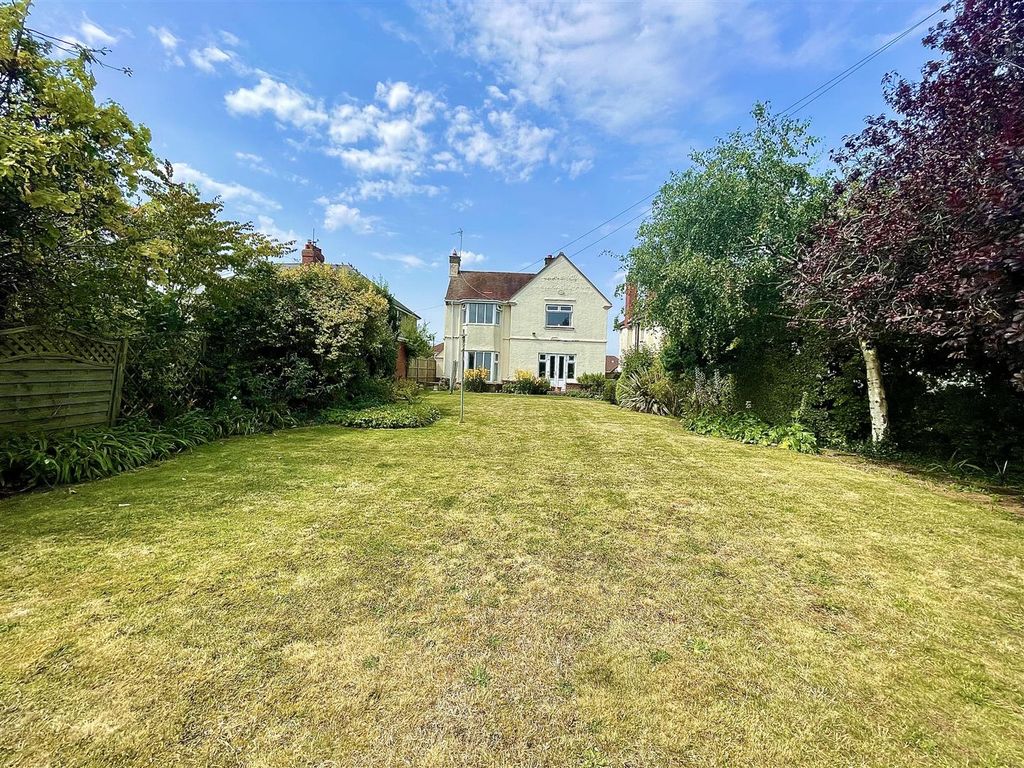 3 bed detached house for saleDowns View Road, Swindon SN3
