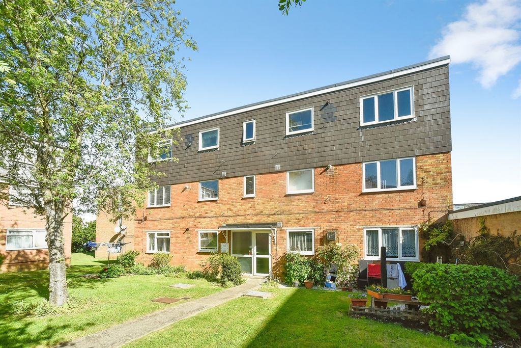 Additional image 14 of 2 bed flat for saleHelmsdale, Swindon SN25