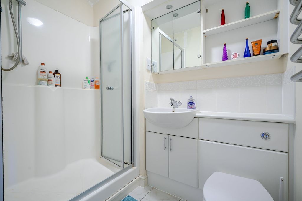 Additional image 6 of 2 bed flat for saleLondon Road, Ascot SL5