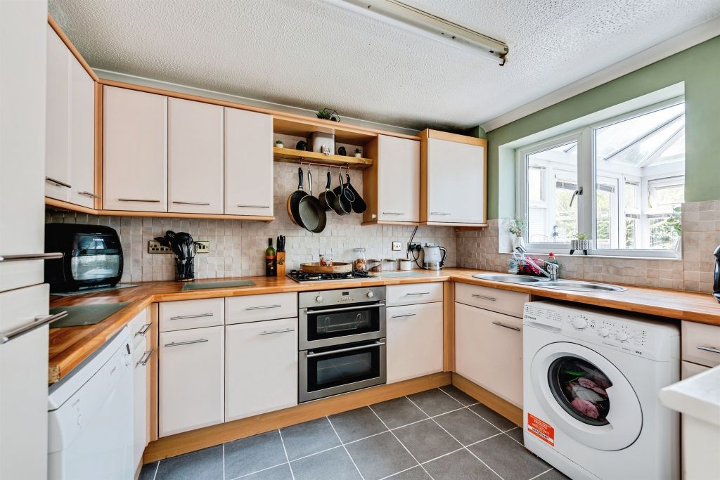 Additional image 5 of 3 bed semi-detached house for saleBayleaf Avenue, Swindon SN2