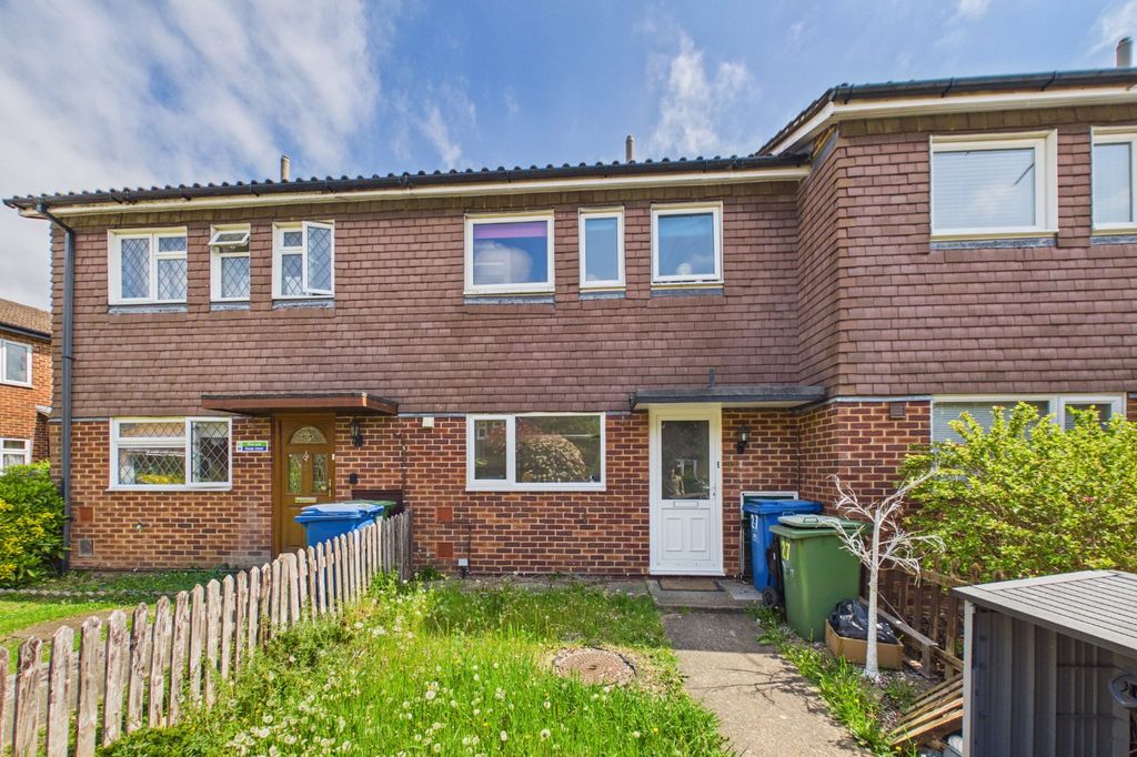3 bed terraced house for saleDurham Road, Owlsmoor, Sandhurst, Berkshire GU47