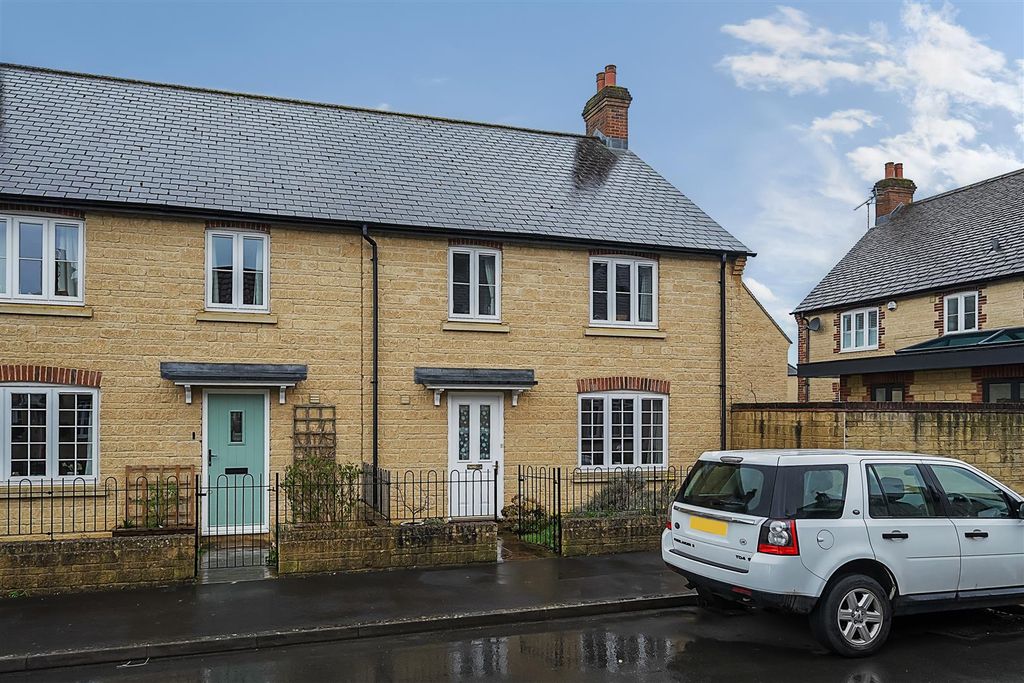 3 bed semi-detached house for saleChapel Street, Derry Hill, Calne SN11