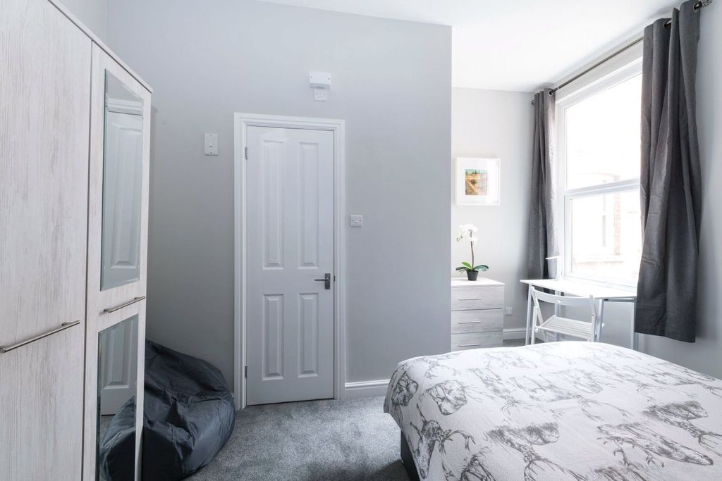 Additional image 12 of 10 bed terraced house for saleMilton Road, Swindon SN1